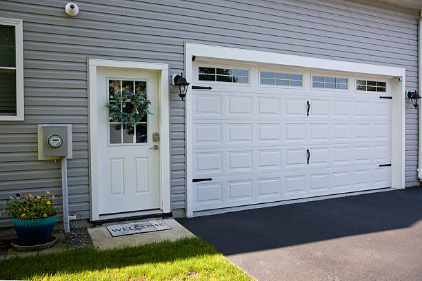 24/7 Emergency Garage Door Panel Replacement experts in York County County, ME